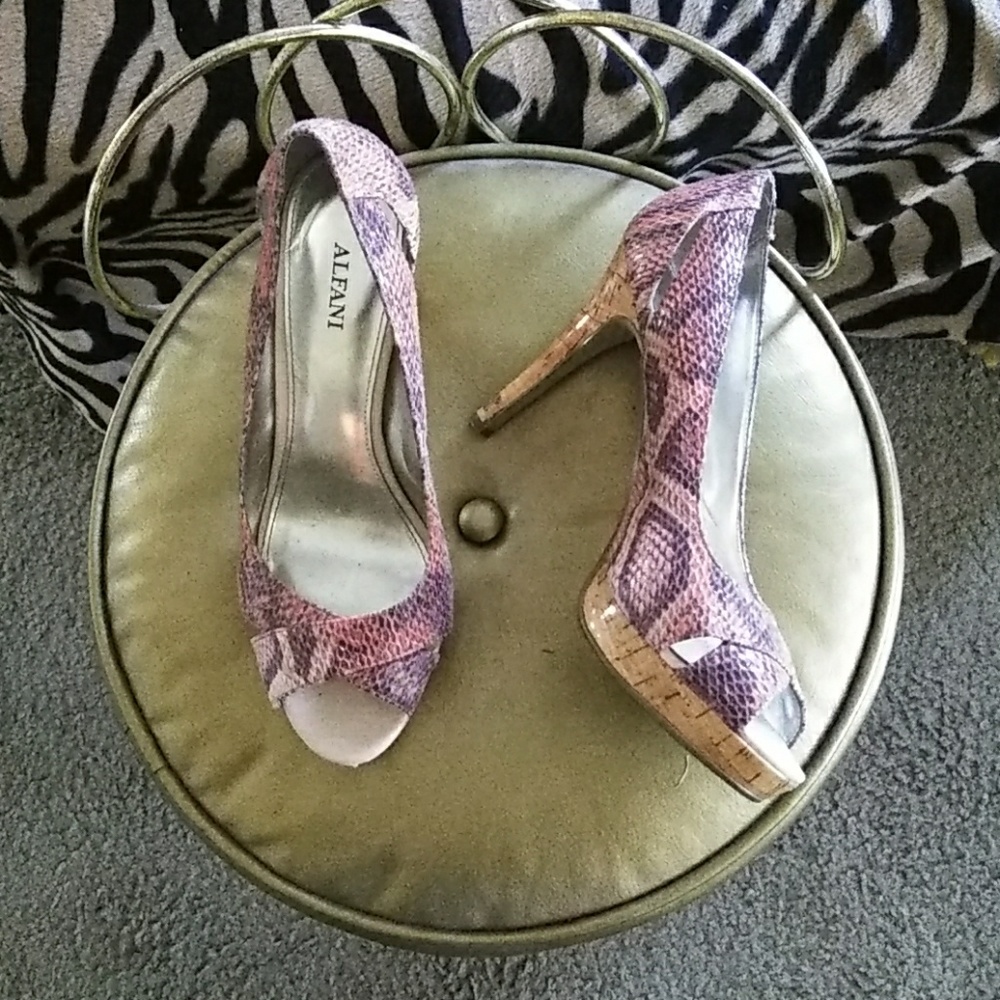 Shoes - Picture 2 of 3